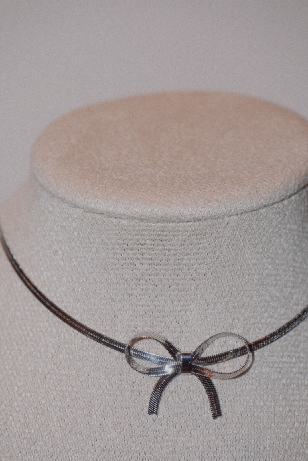 Bow Choker