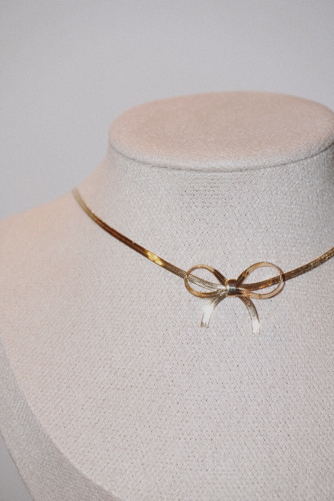 Bow Choker